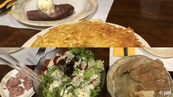 Bison Steak mit Rösti und Salat