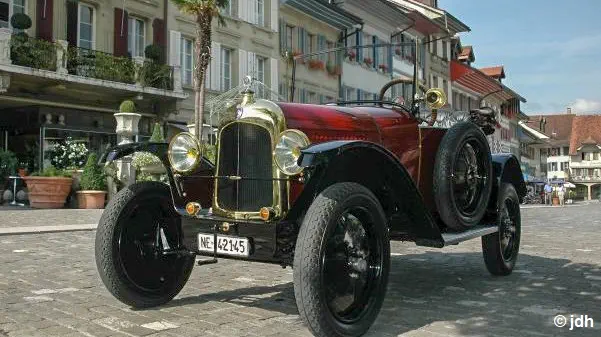 Véhicule ancien d'un membre IPA