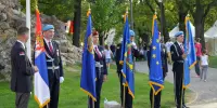 Porteur d'un drapeau IPA