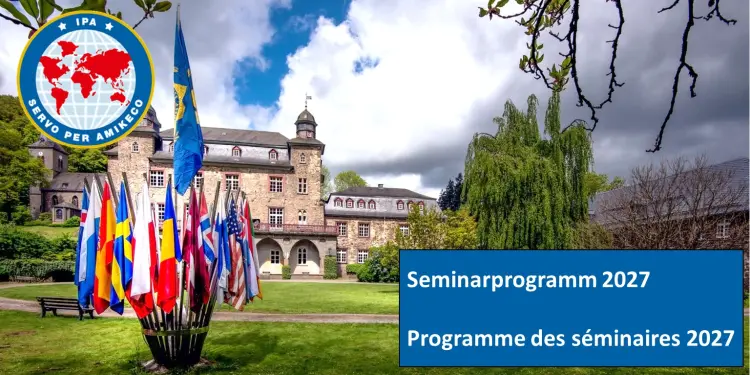 Schloss Gimborn mit vielen Fahnen im Vordergrund